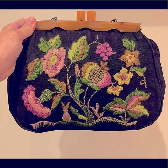 Adorable!!! Denim and crewel vintage purse 💕 - Picture 4 of 14